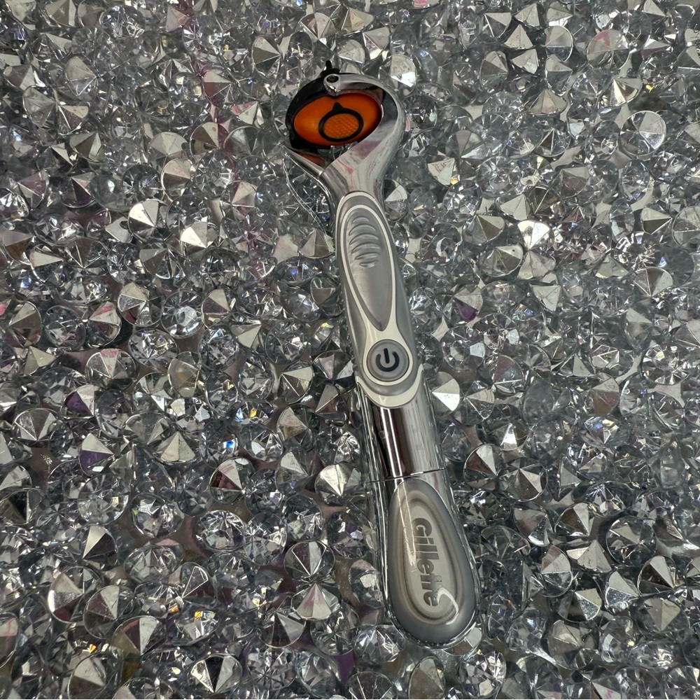 Gillette Silver Handle with Orange Accent battery powered